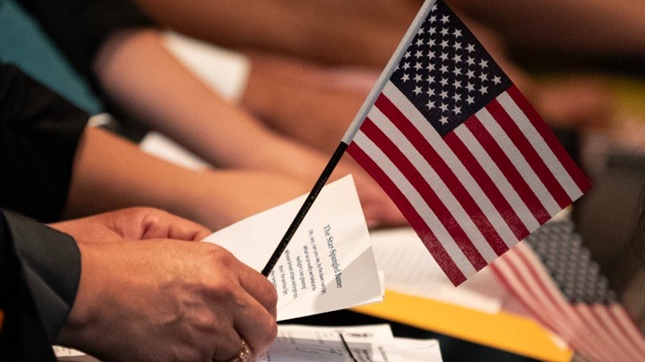 Αναστολή αιτημάτων μετανάστευσης από 19 χώρες από την κυβέρνηση Τραμπ