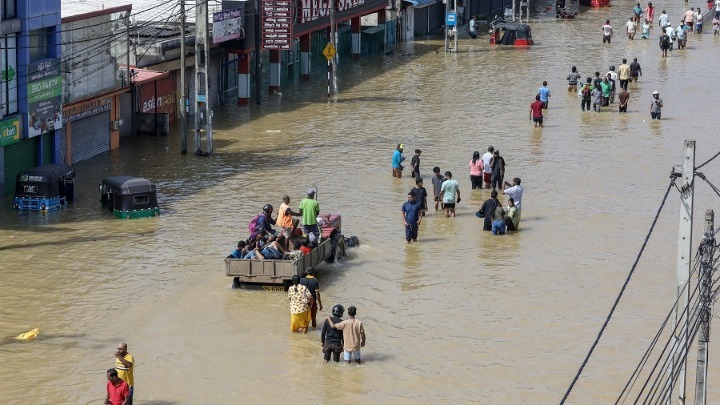 Σοκαριστικός απολογισμός από τις πλημμύρες σε Σουμάτρα και Ταϊλάνδη