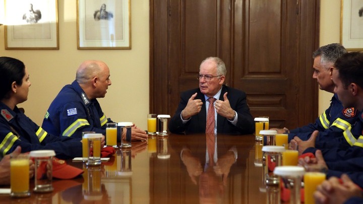 Συνάντηση του Προέδρου με το Διοικητικό Συμβούλιο της Πανελλήνιας Ένωσης Εθελοντών Πυροσβεστικού Σώματος