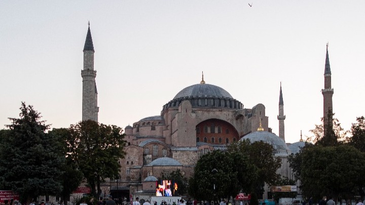 Επιστημονικό Συμβούλιο: Η Χρήση Γερανού και Χαλύβδινων Υποστηρίξεων Απαραίτητη για την Αγία Σοφία