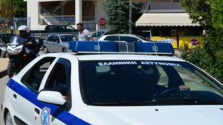 Συλλήψεις για ναρκωτικά και βία σε περιοχή της Αττικής