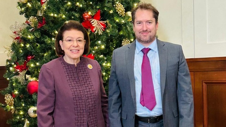 Συνάντηση Μενδώνη - Beattie: Ενίσχυση Πολιτιστικών Σχέσεων Ελλάδας - ΗΠΑ