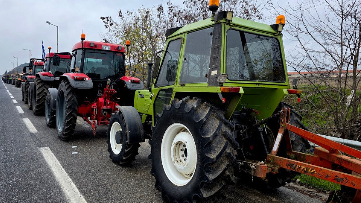 Αγρότες στα μπλόκα: Αντίδραση και αλληλεγγύη