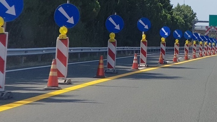 Κυκλοφοριακές ρυθμίσεις λόγω πτώσης βράχων στη λεωφόρο Αθηνών