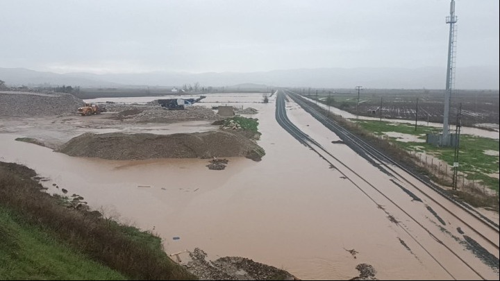 Επιφυλακή στη Λάρισα λόγω υπερχείλισης ποταμού από την κακοκαιρία Byron