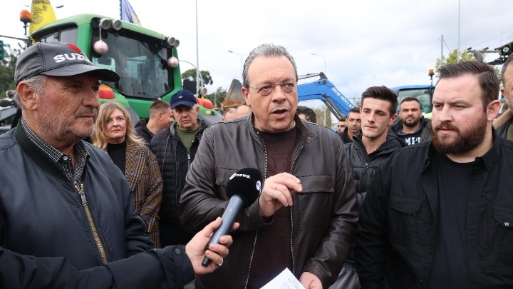 Συνάντηση Φάμελλου με αγρότες: Ο αγώνας είναι εθνικός