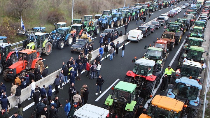 Αγροτικές κινητοποιήσεις στη Νίκαια Λάρισας: Αγρότες απαιτούν συγκεκριμένες κυβερνητικές δεσμεύσεις