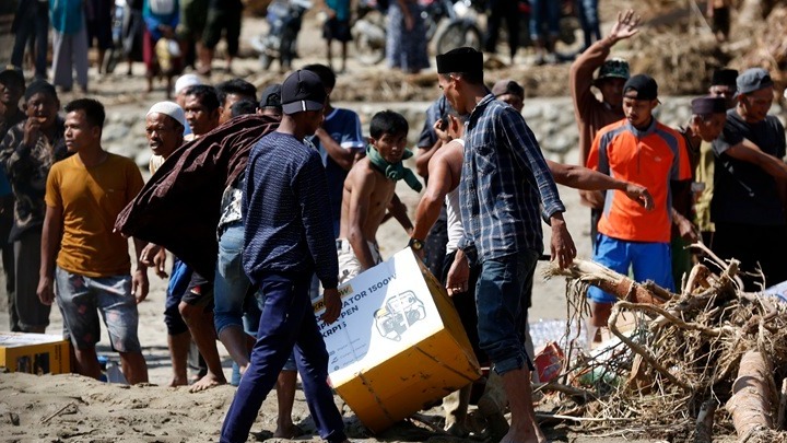 Τραγωδία στη Σουμάτρα: Απολογισμός με 950 νεκρούς και 5.000 τραυματίες