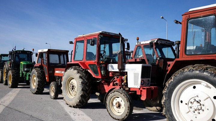 Αγρότες και Κτηνοτρόφοι Συνεχίζουν τις Κινητοποιήσεις στα Αεροδρόμια