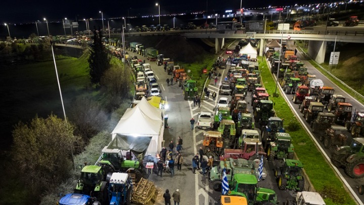 Αγρότες στο μπλόκο της Νίκαιας: Αιτήματα και Κινητοποιήσεις