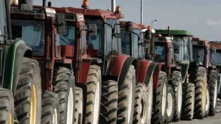 Αγροτοκτηνοτρόφοι κατέλαβαν κτίριο ΑΑΔΕ στο Ηράκλειο