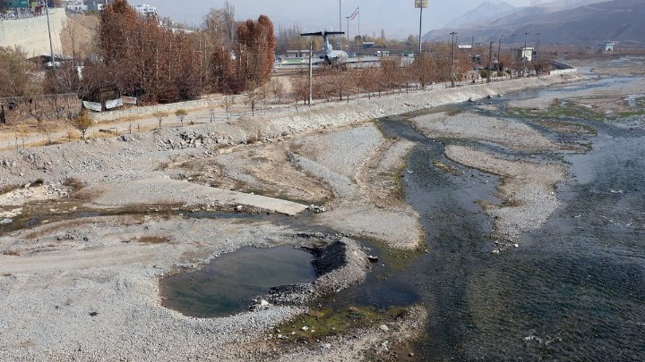 Ευλογημένες βροχές φέρνουν ανακούφιση στην Τεχεράνη