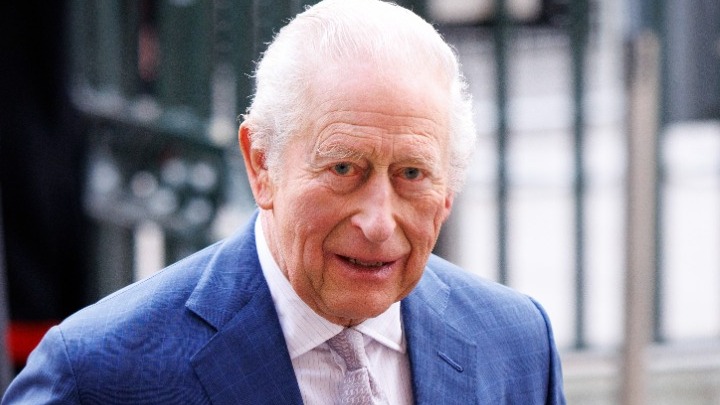 Ο βασιλιάς Κάρολος Γ΄ ανακοινώνει εξέλιξη στη θεραπεία του καρκίνου