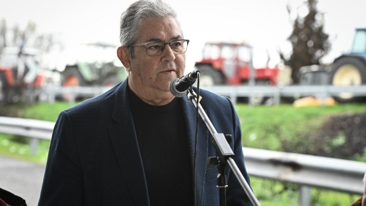 Επίσκεψη του γγ της ΚΕ του ΚΚΕ σε μπλόκα αγροτών