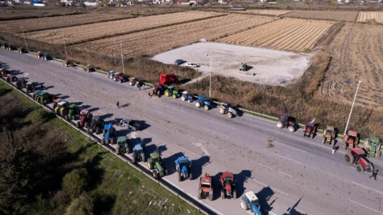 Αγρότες επιχείρησαν να αποκλείσουν το αεροδρόμιο «Μακεδονία»