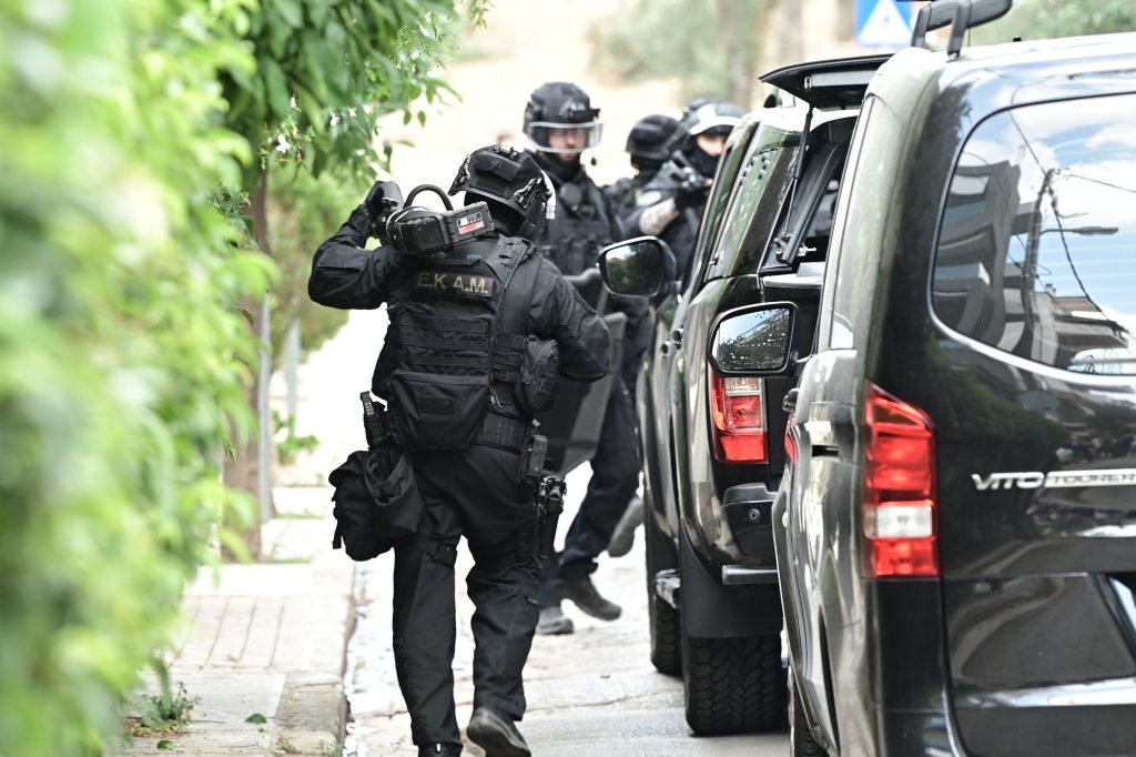 Εξάρθρωση κυκλώματος ναρκωτικών στην Κρήτη: 49 συλλήψεις και εκβιασμοί στην Ιερά Μονή Αγίας Τριάδας