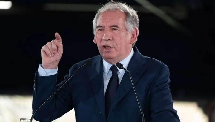 Η Παραίτηση του Φρανσουά Μπαϊρού και οι Προκλήσεις για τη Γαλλία