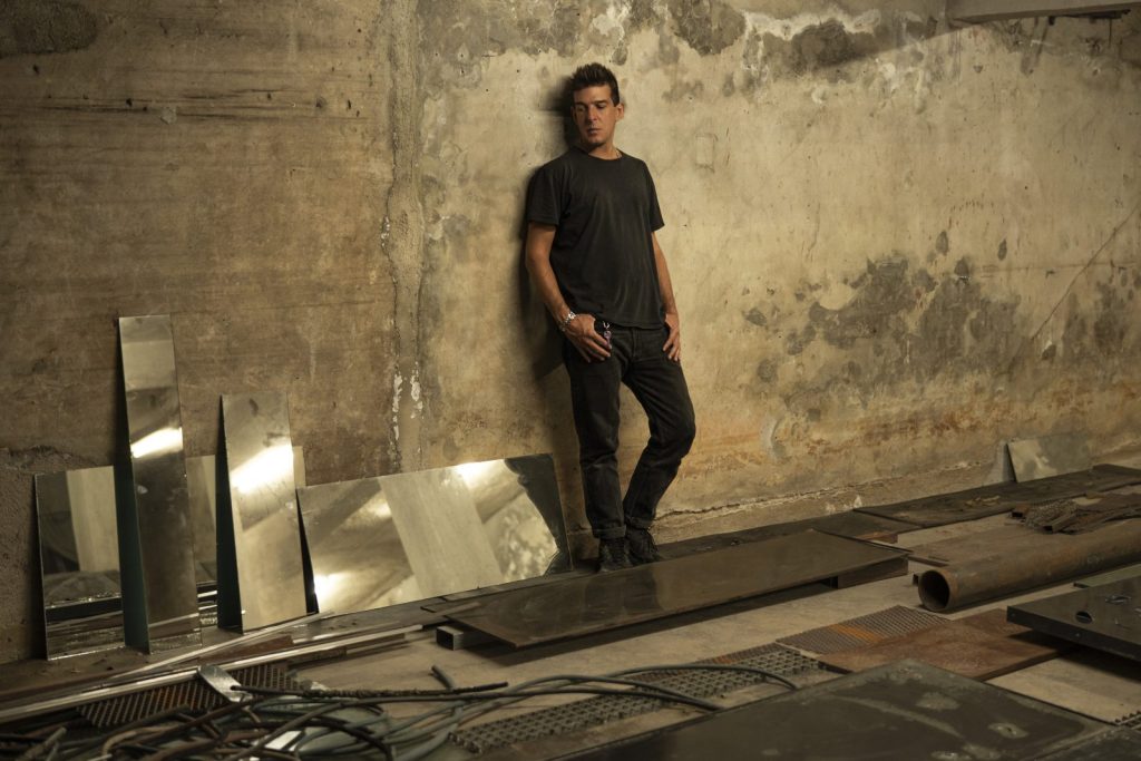 Η Σκιά του Μανώλη Πετσίτη και οι Σύνδεσμοι με τον Γιάννη Λάλα