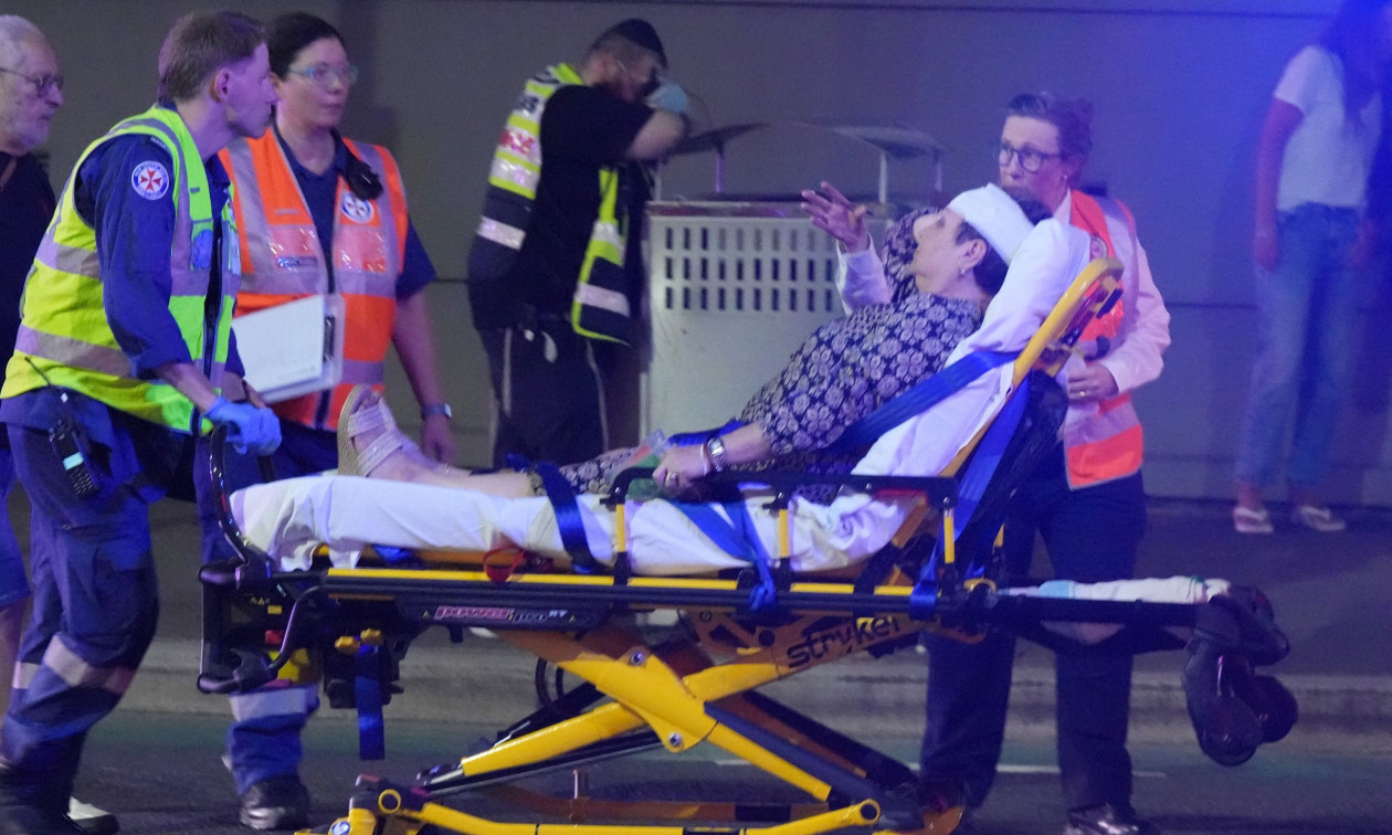 Ηρωισμός στην παραλία Μπόντι: Πολίτης αφόπλισε ένοπλο και τραυματίστηκε