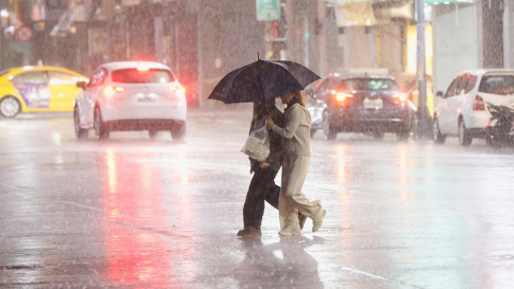 Κακοκαιρία Adel: Ισχυρές βροχές και καταιγίδες πλήττουν τη χώρα