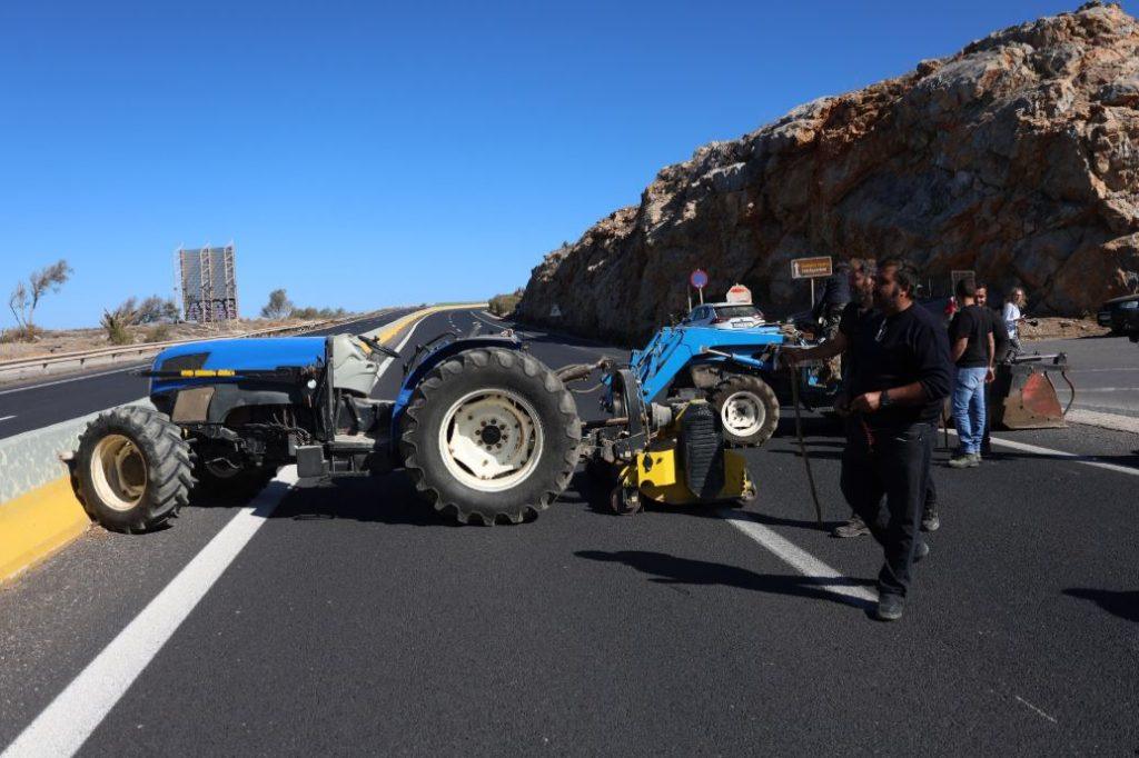 Κινητοποιήσεις Αγροτών: Αποκλεισμοί Λιμανιών και Αντίκτυποι
