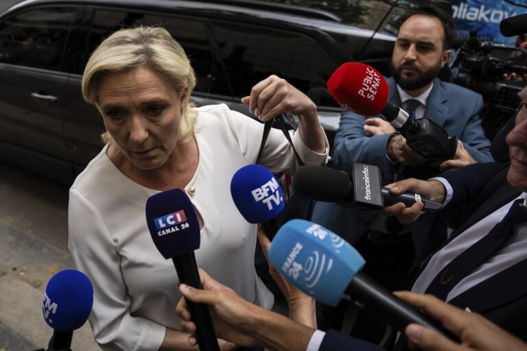 Μαρίν Λεπέν: Έτοιμη να διεκδικήσει συμμετοχή στις πρόωρες εκλογές
