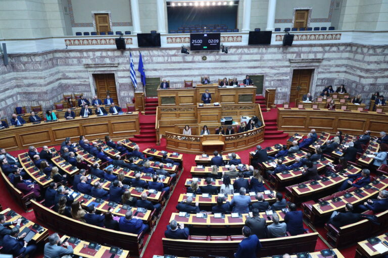 ΠΑΣΟΚ: Ένσταση αντισυνταγματικότητας κατά της τροπολογίας για τον Άγνωστο Στρατιώτη