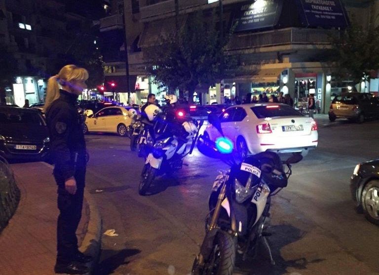 Πυροβολισμοί στο Παγκράτι: Άνδρας τραυματίας μεταφέρεται σε νοσοκομείο