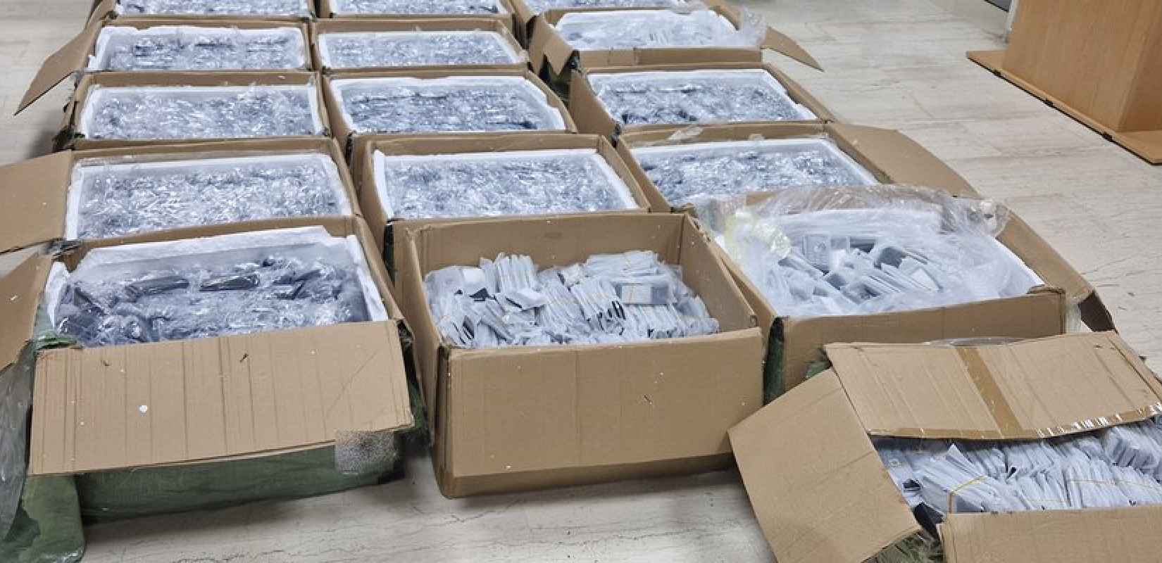 Σύλληψη δύο Τούρκων για λαθρεμπόριο 12.500 κινητών τηλεφώνων στη Χίο