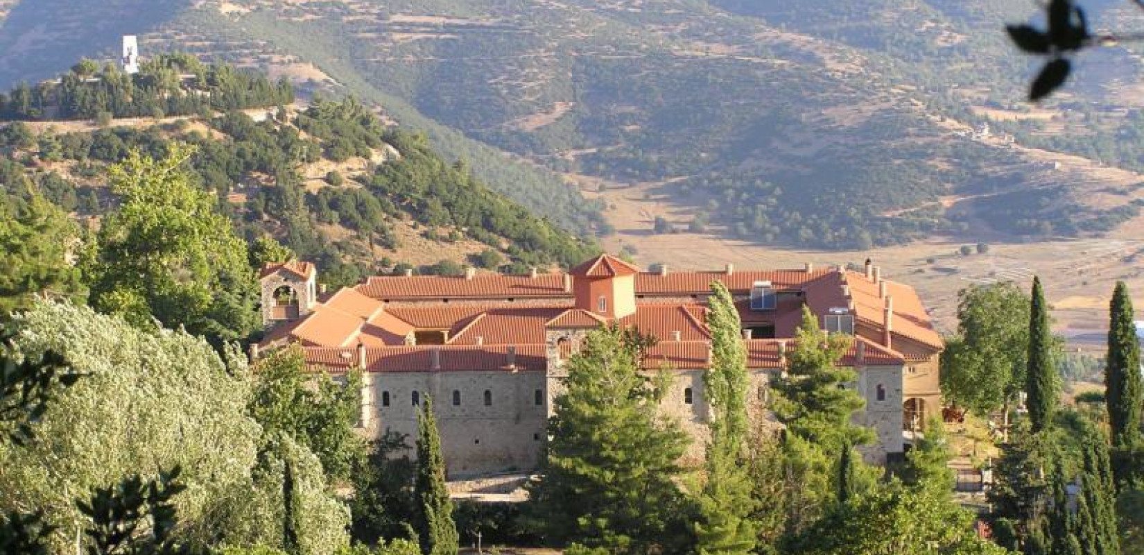 Σύλληψη ηγούμενου Μονής στα Καλάβρυτα για πώληση βυζαντινών εικόνων