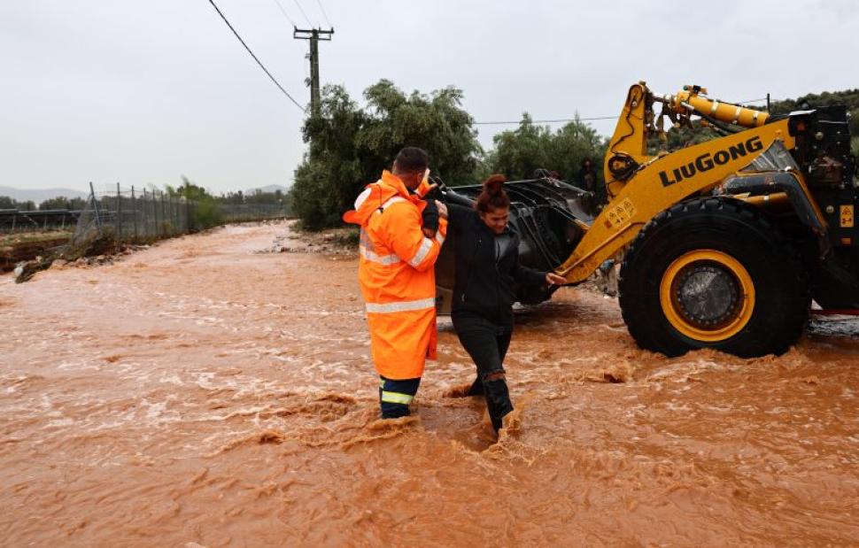 Συναγερμός λόγω υπερχείλισης ποταμών σε Λάρισα και Τρίκαλα
